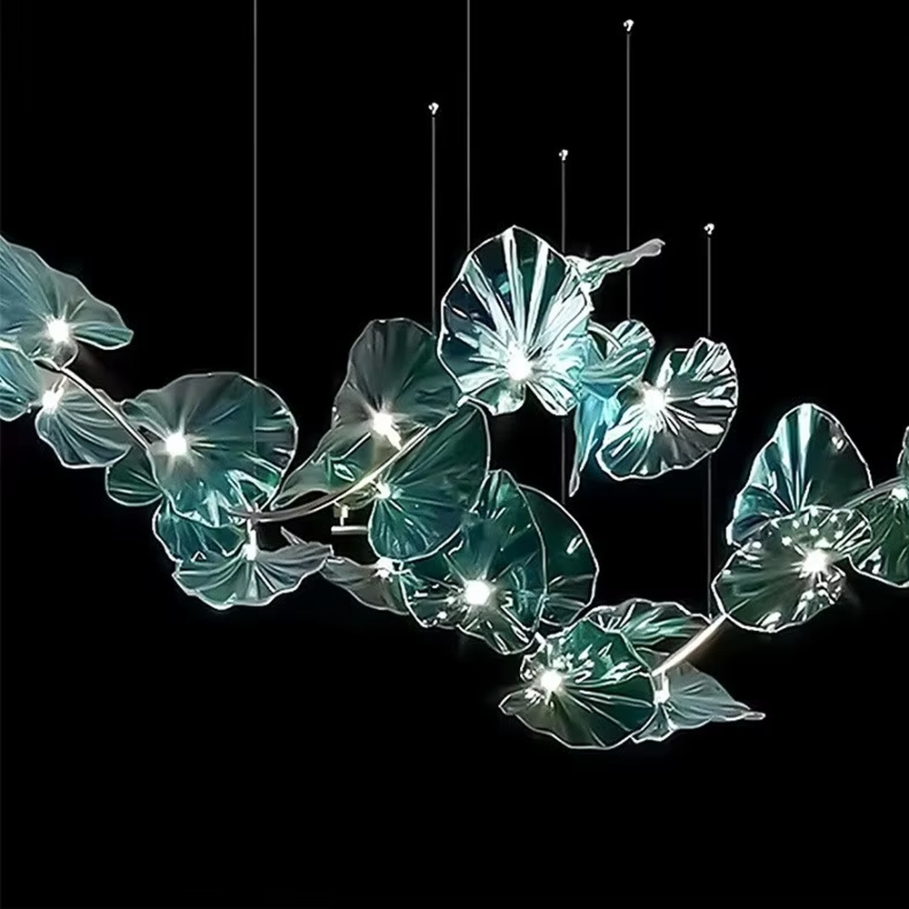 This is a natural artistic green glass leaf chandelier, with transparent green glass leaves and metal branches, featuring strong natural artistic sense, and the lights are like twinkling stars. It is used for space lighting and decoration, creating a natural and luxurious atmosphere. Suitable for high-end creative restaurants, art hotel lobbies, new Chinese-style living rooms and other places.