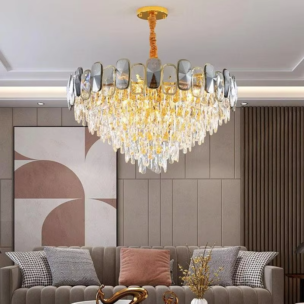 This is a luxurious multi-layer crystal tower chandelier, with a golden metal frame paired with transparent + gradient crystals (decorated with dark crystals), a layered tower shape. When lit, the light is brilliant and gorgeous, creating a high-end luxurious atmosphere.