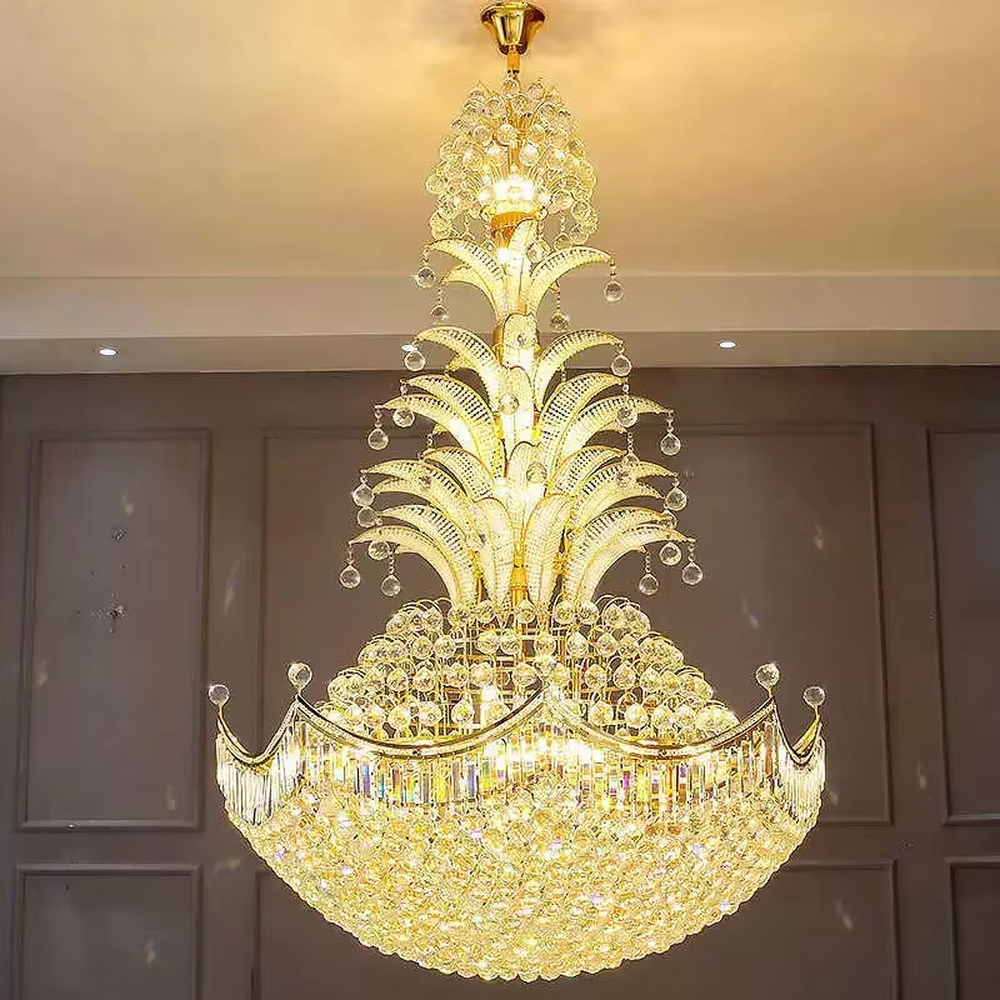 This is a luxury artistic crystal chandelier, with a golden metal frame and multi-layer transparent crystals, featuring strong artistic and luxurious sense, brilliant lighting. It is used for space lighting and decoration, creating a high-end luxury atmosphere. It is suitable for luxury villa living rooms, high-end hotel lobbies, banquet halls and other places.