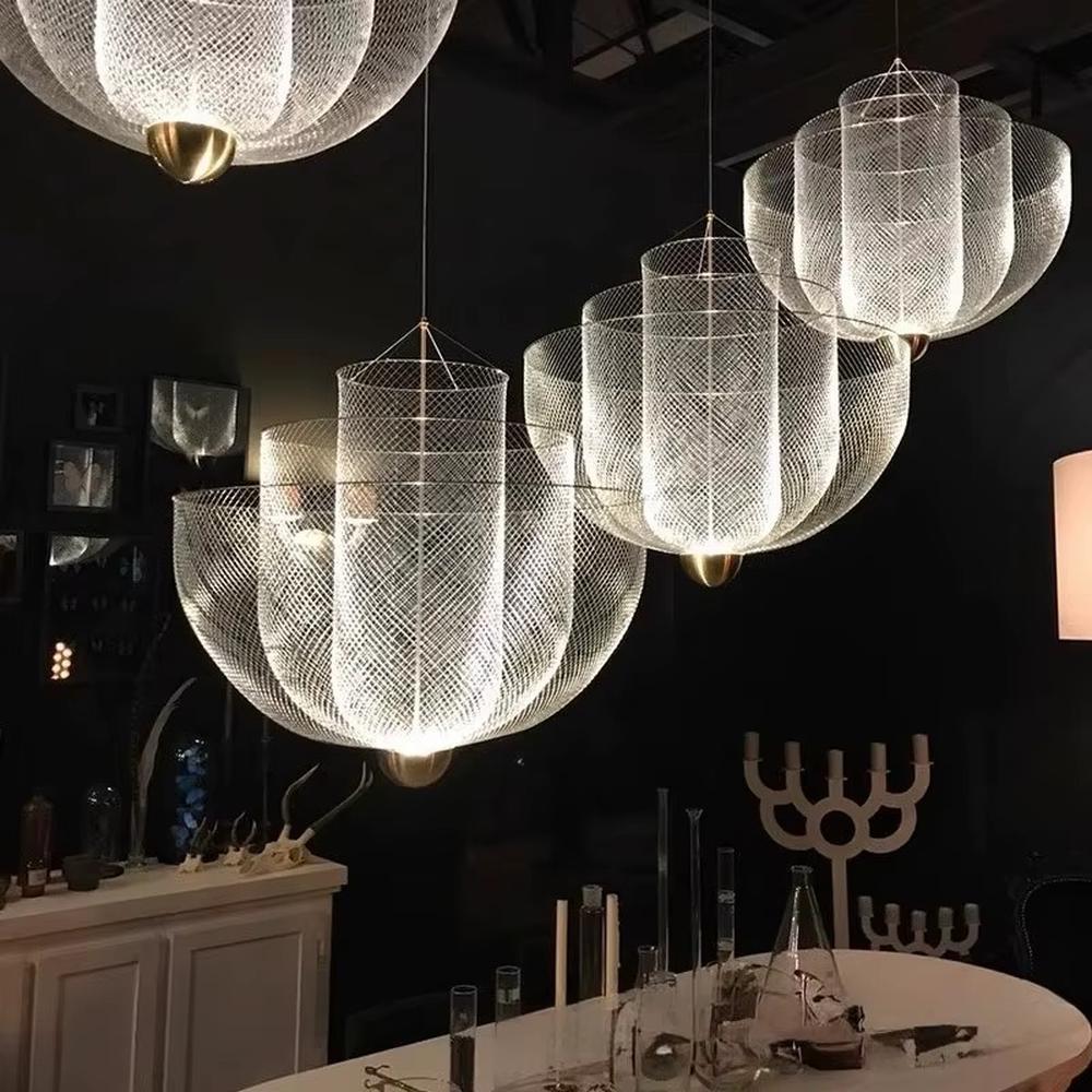 This is a modern artistic metal mesh chandelier, with multi-layer mesh structure, transparent texture and golden base, featuring strong artistic sense and modern style. It is used for space lighting and decoration, creating an artistic and modern atmosphere. It is suitable for modern art home living rooms, designer studios, art exhibition halls and other places.