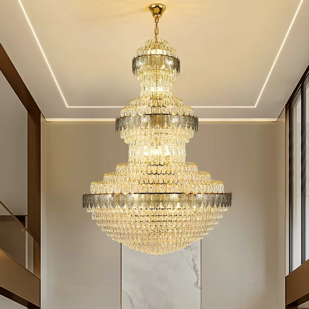 Luxurious multi-layer tower-shaped gold leaf decorative crystal chandelier, golden frame paired with leaf decorations and dense crystal pendants, brilliant and gorgeous lighting, creating a high-end luxurious atmosphere.