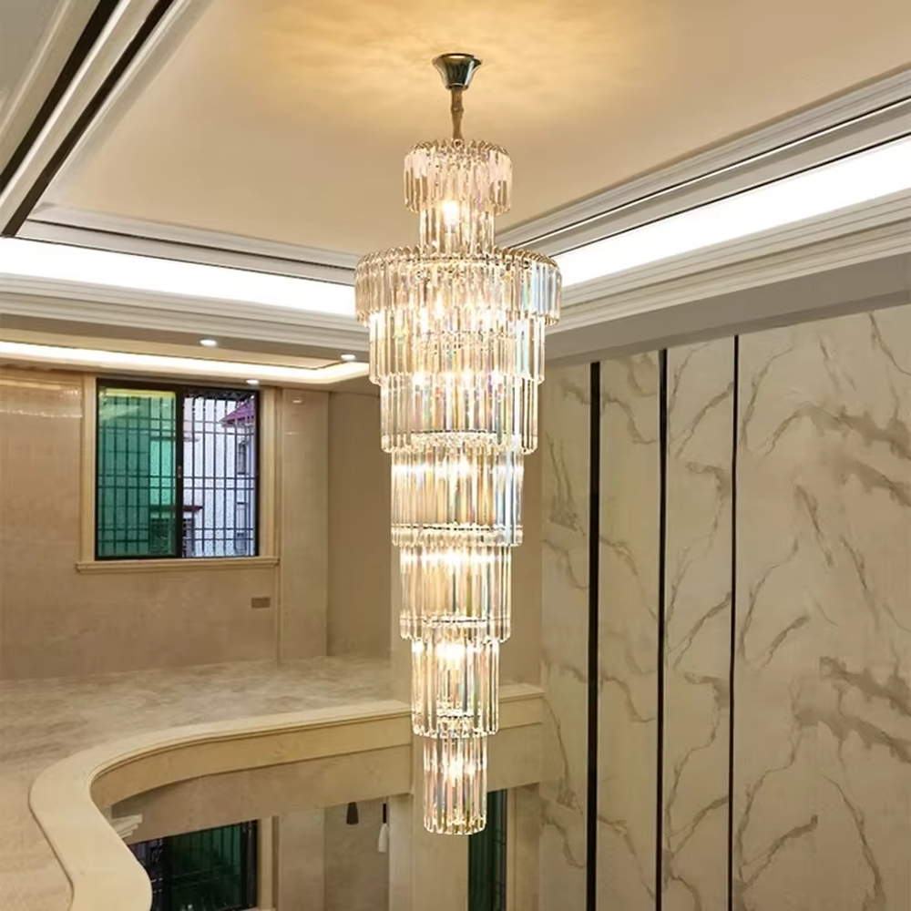 Vintage luxurious multi-layer crystal column high-ceiling chandelier, stacked transparent long crystal column shape + brilliant refraction light effect, creating a vintage noble high-ceiling space atmosphere.