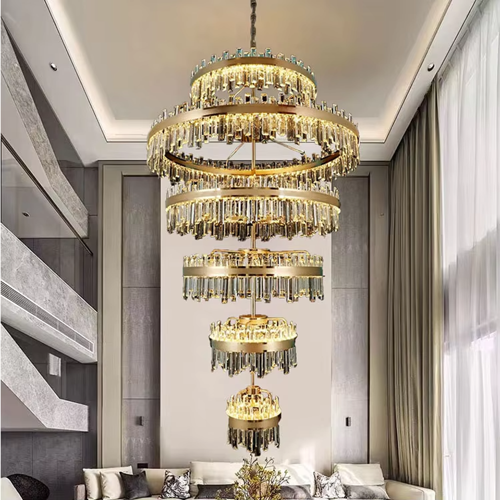 Luxurious multi-layer circular gold-frame crystal chandelier, golden metal ring frame + long crystal pendants, brilliant and gorgeous lighting, creating a high-end luxurious atmosphere.