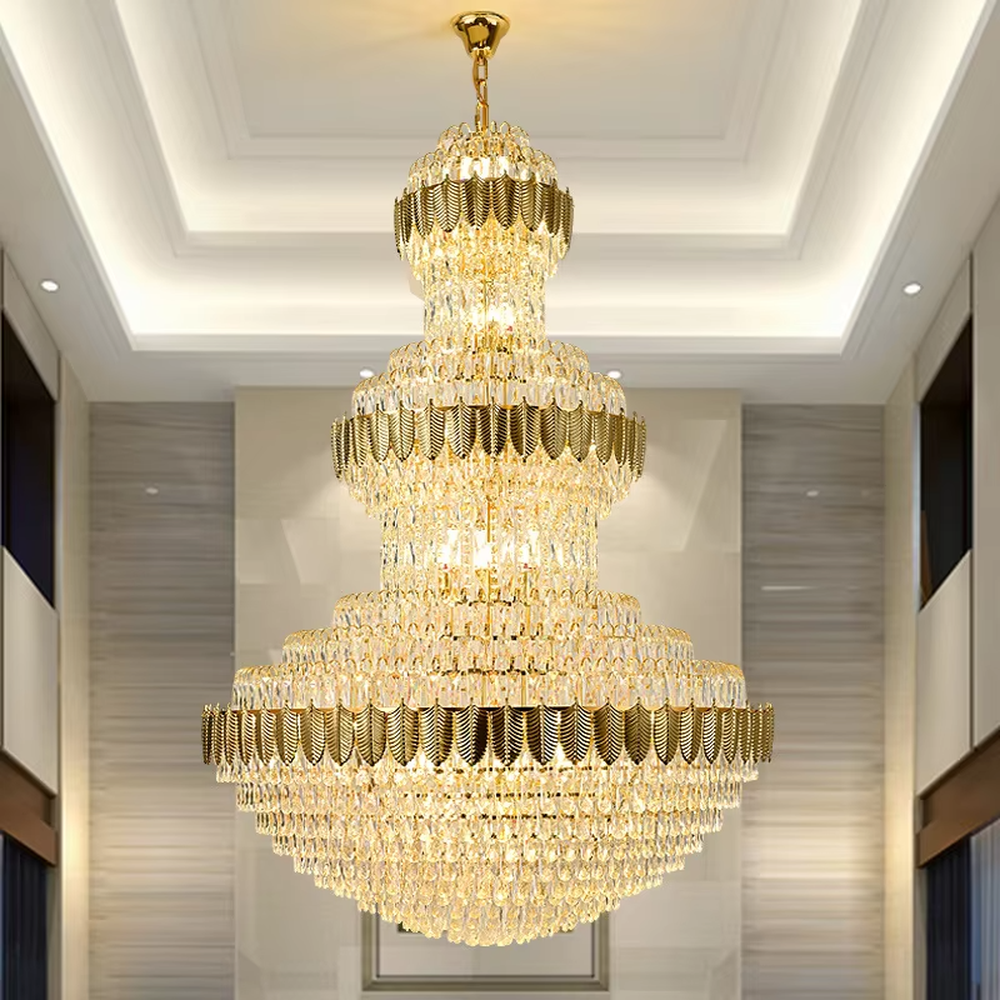 Luxurious multi-layer tower-shaped gold leaf decorative crystal chandelier, golden frame paired with leaf decorations and dense crystal pendants, brilliant and gorgeous lighting, creating a high-end luxurious atmosphere.