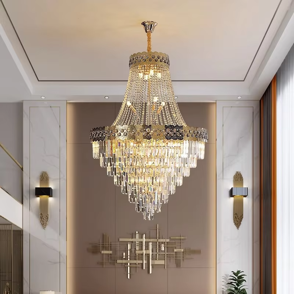 Luxurious black-gold decorative crystal chandelier, golden frame paired with transparent crystals and black-gold patterned decorative pieces, brilliant and gorgeous lighting, creating a high-end luxurious atmosphere.