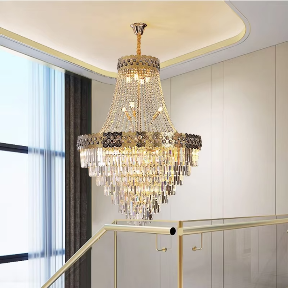 Luxurious black-gold decorative crystal chandelier, golden frame paired with transparent crystals and black-gold patterned decorative pieces, brilliant and gorgeous lighting, creating a high-end luxurious atmosphere.