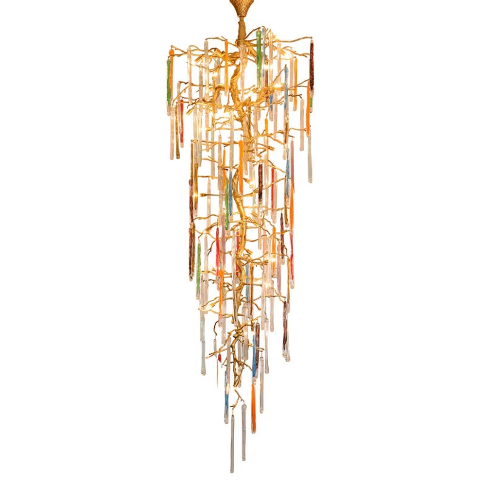 Art light luxury golden branch-shaped colorful crystal chandelier, golden branch frame + red/blue/transparent teardrop crystals, brilliant and vivid lighting, creating an artistic luxurious atmosphere.