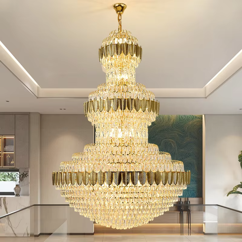 Luxurious multi-layer tower-shaped gold leaf decorative crystal chandelier, golden frame paired with leaf decorations and dense crystal pendants, brilliant and gorgeous lighting, creating a high-end luxurious atmosphere.