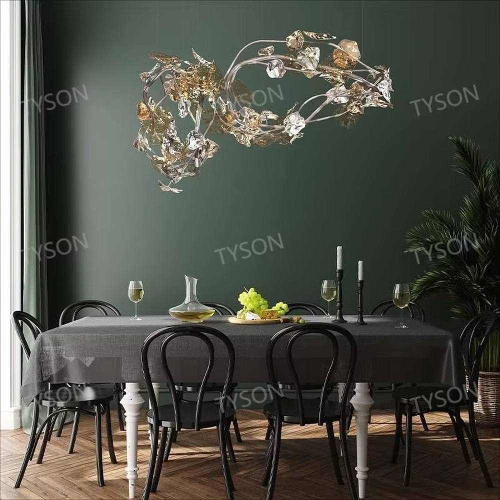 This artistic vine-shaped chandelier features a gold metal frame paired with transparent crystal/glass leaves, presenting natural and vivid irregular lines. It serves both lighting and decorative purposes, ideal for high-ceiling living rooms, high-end clubs, art galleries and other spaces.