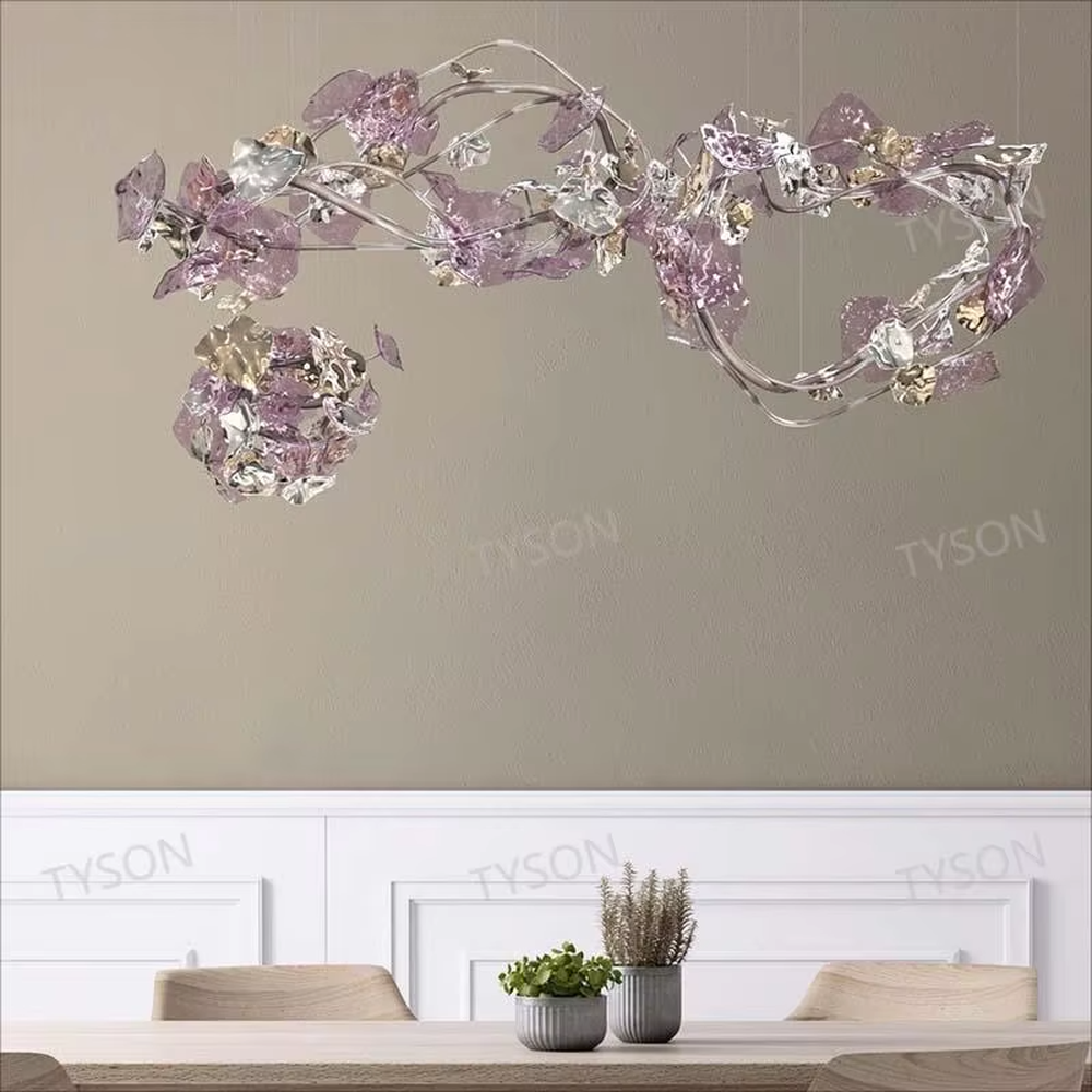 This artistic vine-shaped chandelier features a gold metal frame paired with transparent crystal/glass leaves, presenting natural and vivid irregular lines. It serves both lighting and decorative purposes, ideal for high-ceiling living rooms, high-end clubs, art galleries and other spaces.