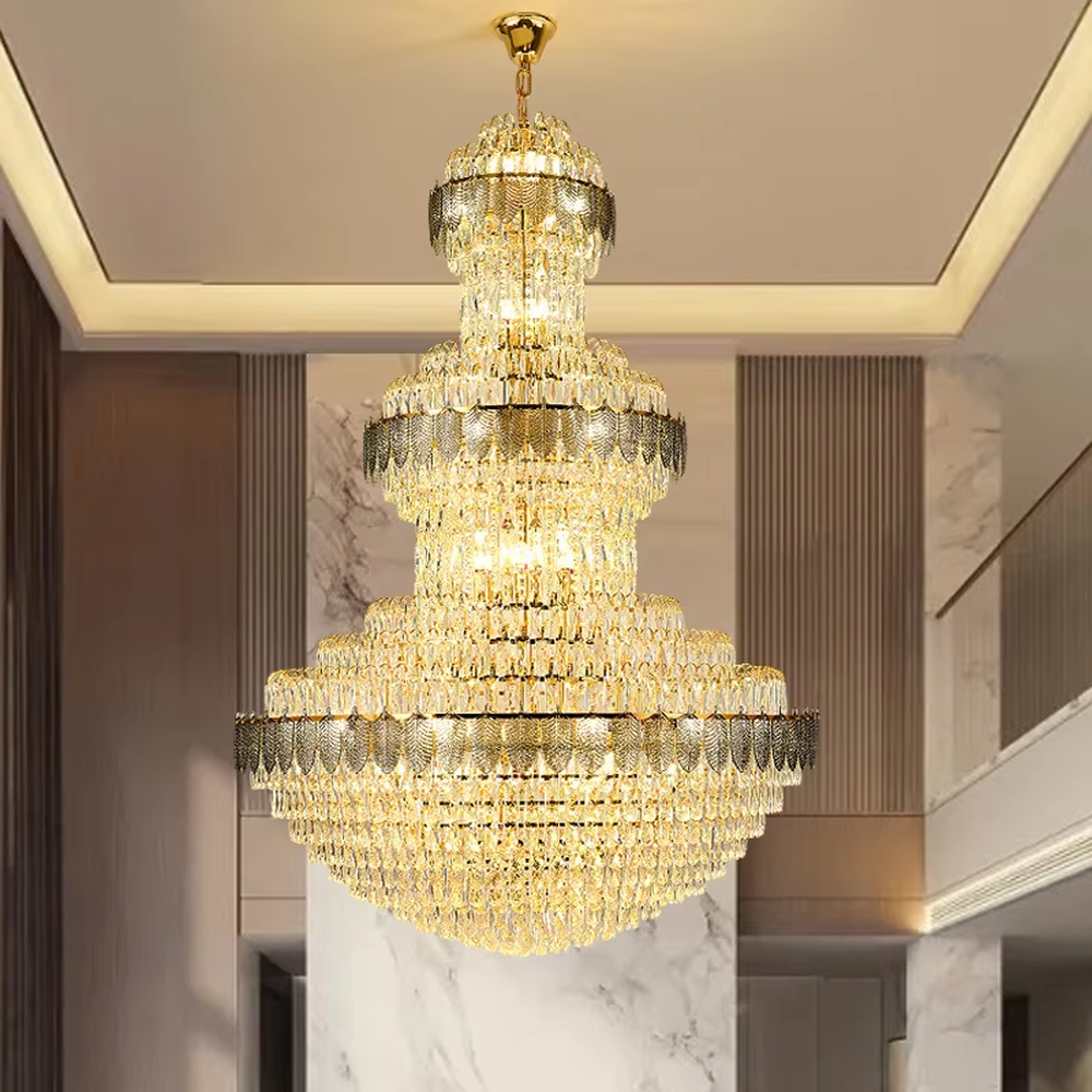 Luxurious multi-layer tower-shaped gold leaf decorative crystal chandelier, golden frame paired with leaf decorations and dense crystal pendants, brilliant and gorgeous lighting, creating a high-end luxurious atmosphere.