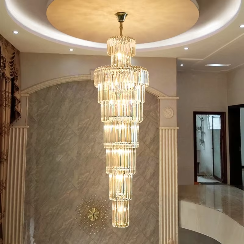 Vintage luxurious multi-layer crystal column high-ceiling chandelier, stacked transparent long crystal column shape + brilliant refraction light effect, creating a vintage noble high-ceiling space atmosphere.
