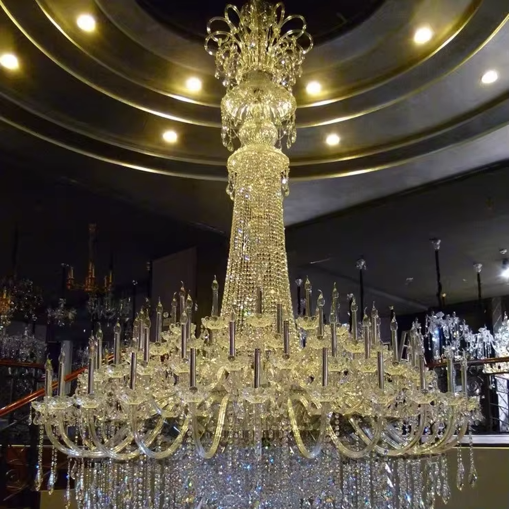 European court-style full-crystal multi-layer candelabra chandelier, transparent crystal arms + crystal bead pendants + candle-shaped bulbs, brilliant and gorgeous lighting, creating a luxurious retro atmosphere.