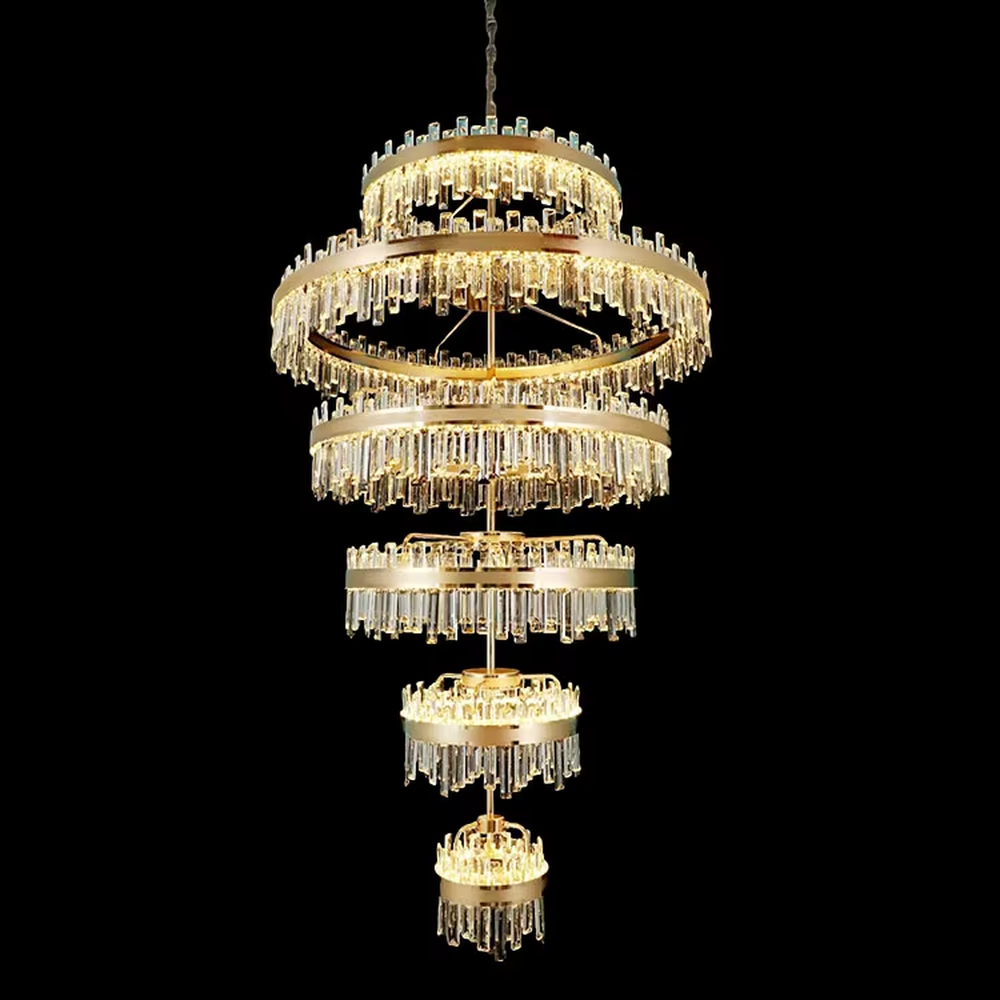 Luxurious multi-layer circular gold-frame crystal chandelier, golden metal ring frame + long crystal pendants, brilliant and gorgeous lighting, creating a high-end luxurious atmosphere.