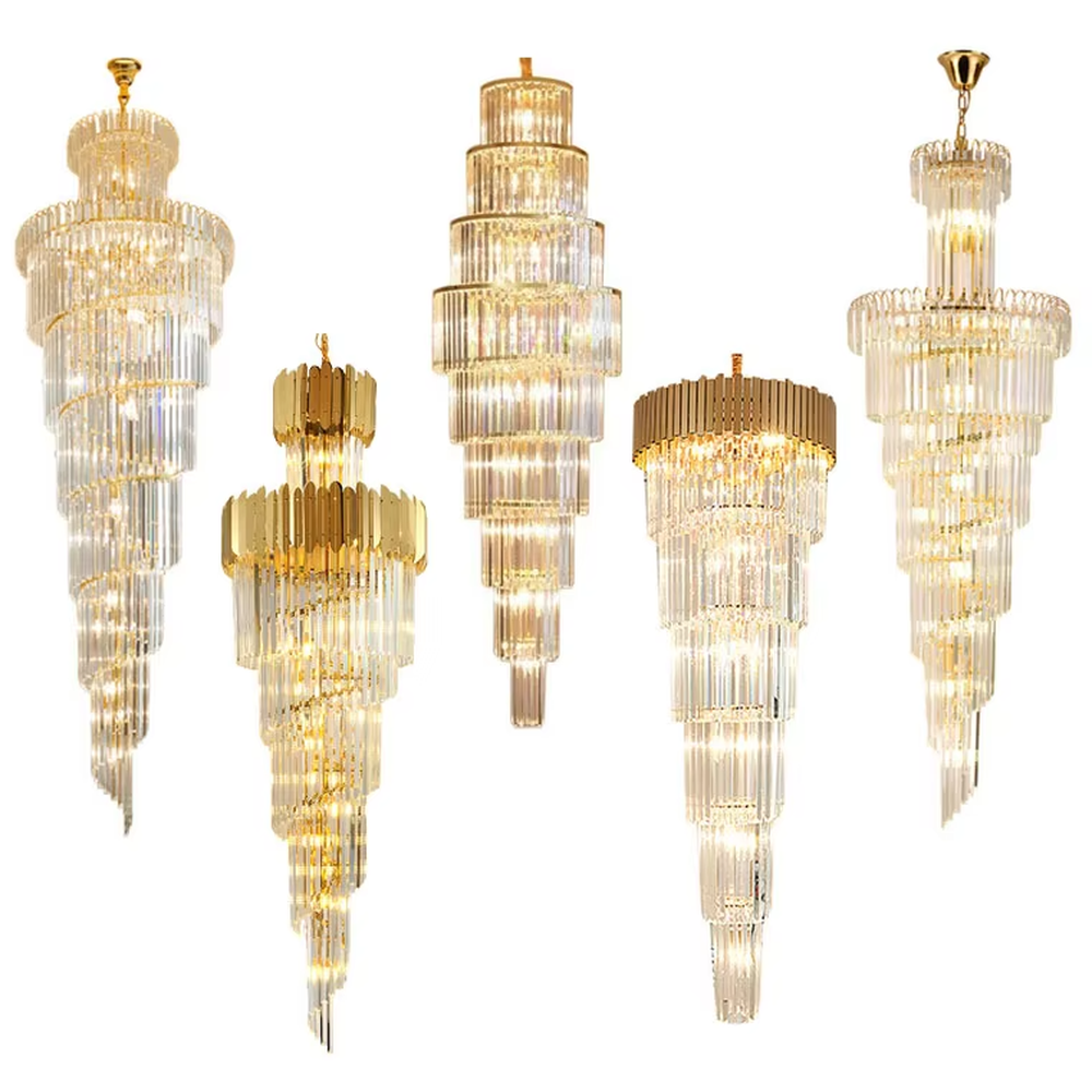 Luxurious gold-top multi-layer crystal column high-ceiling chandelier, gold decorations + stacked transparent long crystal columns + brilliant light effect, creating a high-end luxurious high-ceiling space atmosphere.