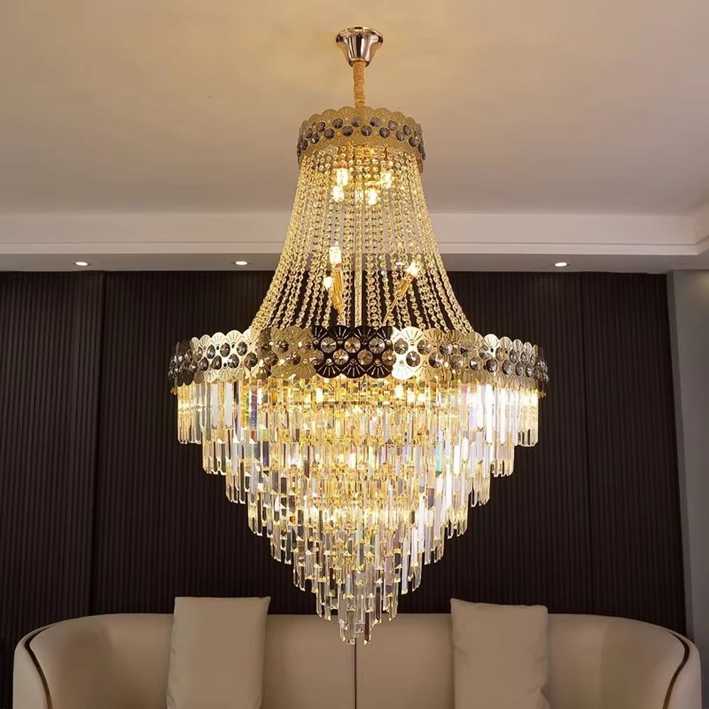 Luxurious black-gold decorative crystal chandelier, golden frame paired with transparent crystals and black-gold patterned decorative pieces, brilliant and gorgeous lighting, creating a high-end luxurious atmosphere.