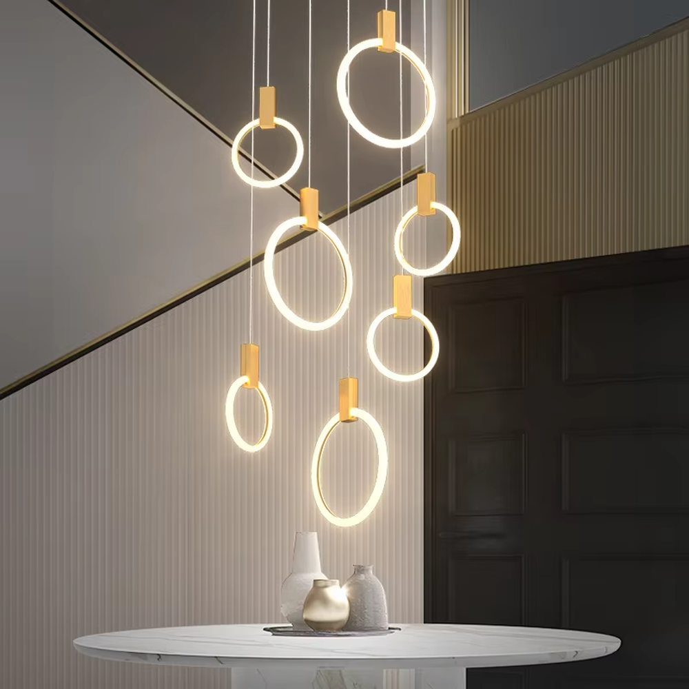 Minimalist ring tiered chandelier (gold accessory + white ring + warm light), warm light effect, creating a modern and high-end space atmosphere.