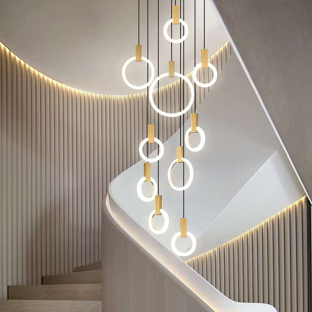 Minimalist ring tiered chandelier (gold accessory + white ring + warm light), warm light effect, creating a modern and high-end space atmosphere.