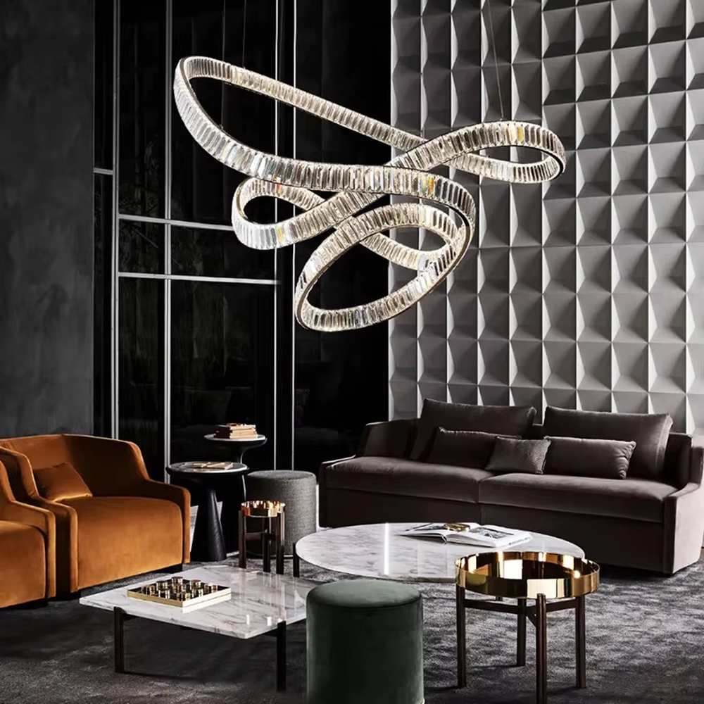 Luxury spiral crystal chandelier (multi-faceted cut crystals + curved shape), warm light effect, creating a brilliant and high-end light luxury space atmosphere.