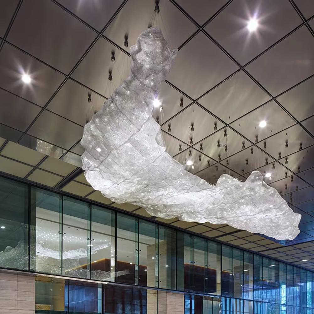 Cloud-like art engineering chandelier, made of transparent mesh crystal to create a streamlined suspended shape, with transparent and brilliant light, designed to create a high-end artistic atmosphere, suitable for large engineering scenarios such as hotel lobbies, high-ceiling sales office spaces, and club atriums