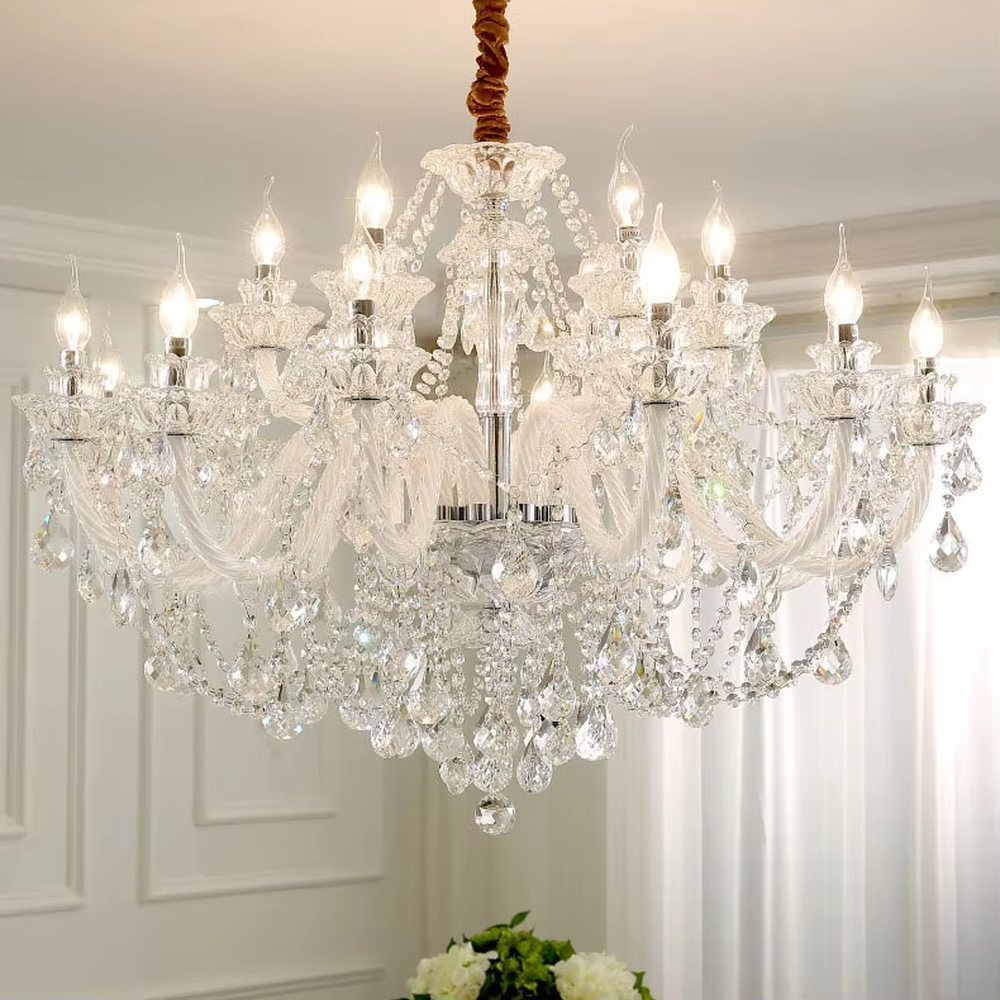 European palace-style fully transparent crystal chandelier, candle-shaped bulbs + crystal carvings + tassel design, brilliant warm light creates luxurious atmosphere.