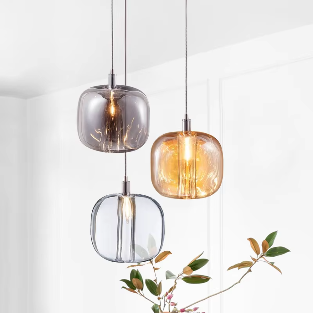 Modern minimalist gradient glass square ball chandelier (gray/gold/transparent combination), warm light effect, creating a high-quality minimalist space atmosphere.