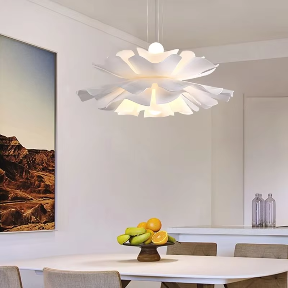 Modern minimalist petal-shaped chandelier, multi-layer petal splicing design with white PET material, adjustable shape, soft and even light, designed to enhance the romantic and fresh atmosphere of spaces, suitable for dining rooms, bedrooms, living rooms, Nordic-style homes and commercial spaces