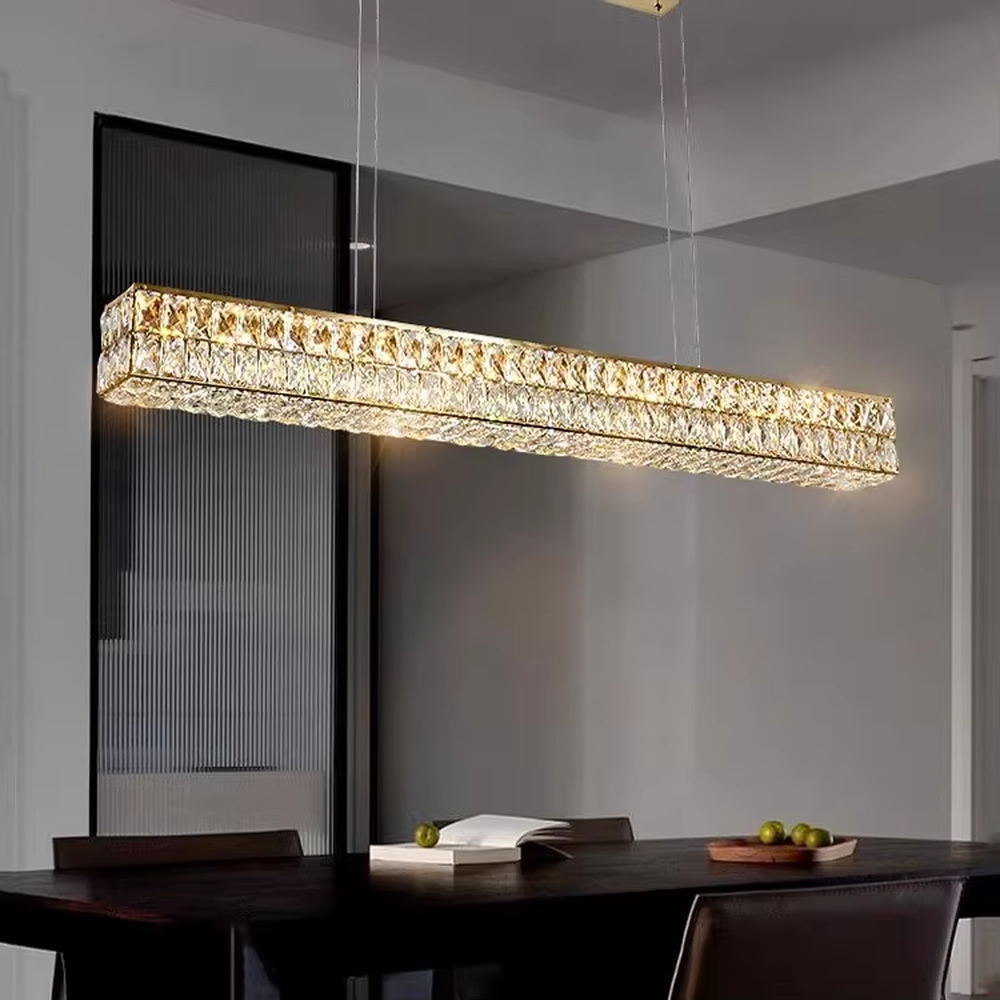 Modern light luxury silver frame long strip full-cut crystal chandelier, warm light effect, creating an exquisite luxurious dining atmosphere.