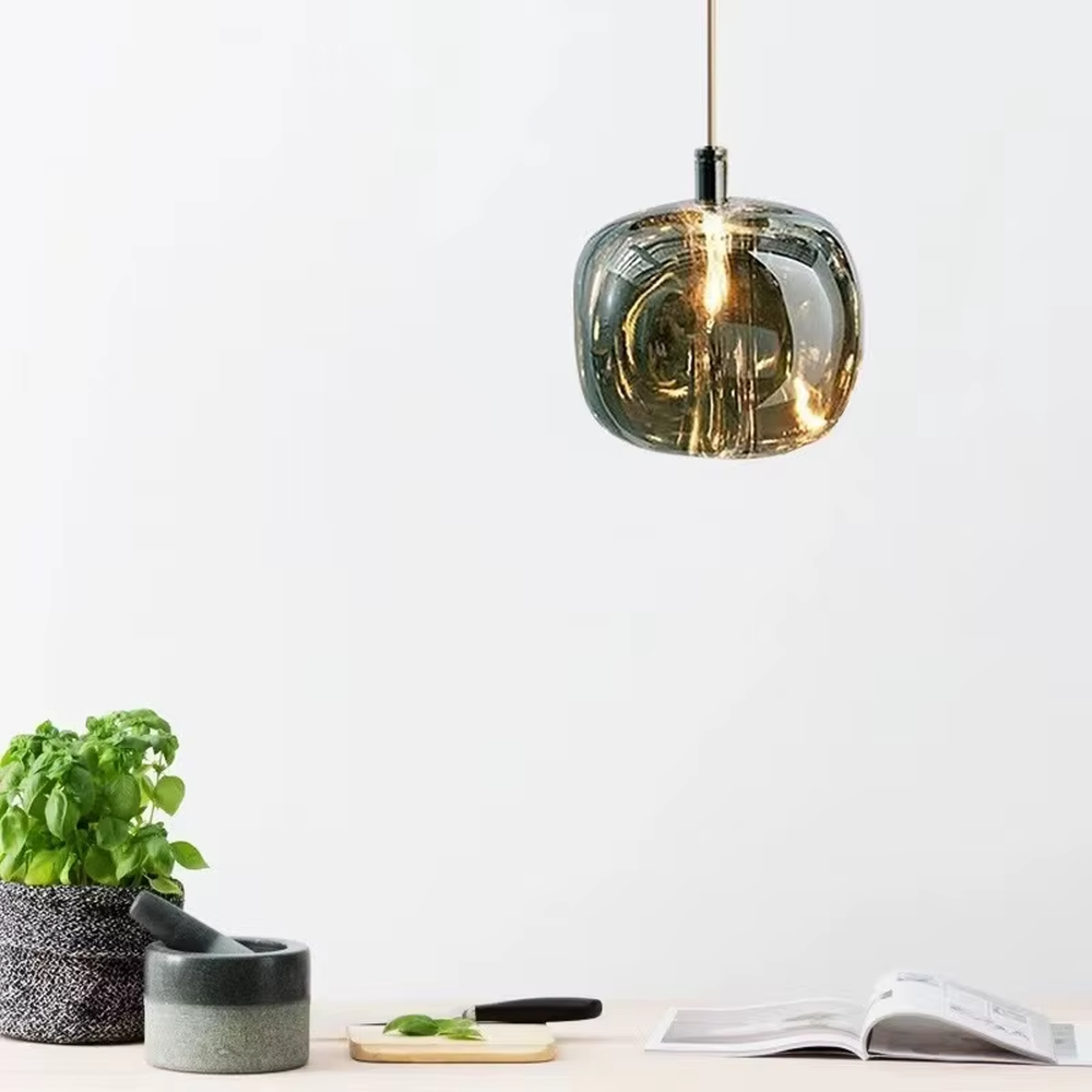 Light luxury multi-color textured glass ball combination hanging lamp, dark green/gold/silver textured glass balls + thin suspension ropes, warm light refracts a flexible texture, creating a light luxury artistic atmosphere.