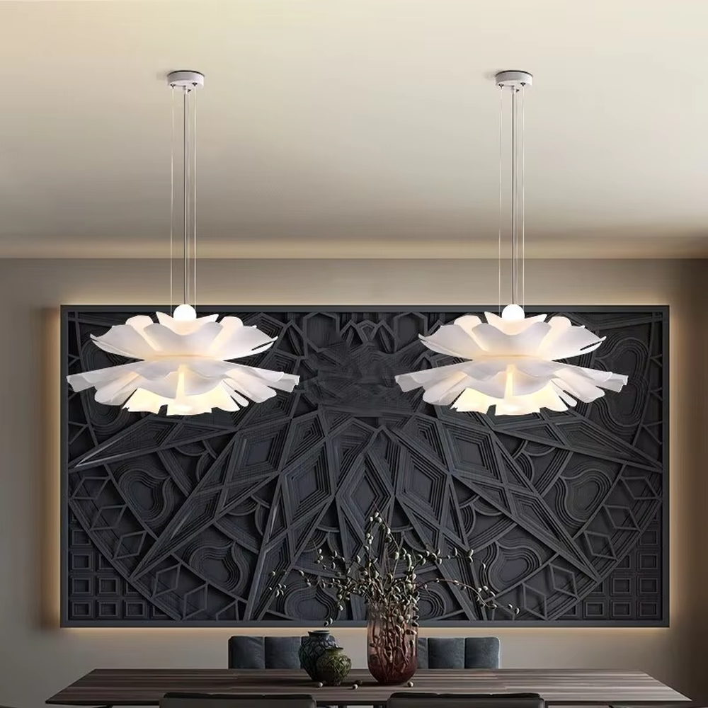 Modern minimalist petal-shaped chandelier, multi-layer petal splicing design with white PET material, adjustable shape, soft and even light, designed to enhance the romantic and fresh atmosphere of spaces, suitable for dining rooms, bedrooms, living rooms, Nordic-style homes and commercial spaces