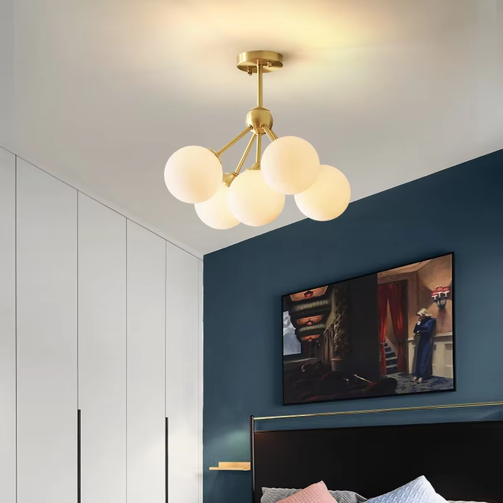 Light luxury gold branch glass ball ceiling chandelier (gold branch frame + gradient glass balls), warm light effect, creating a warm and high-end home atmosphere.