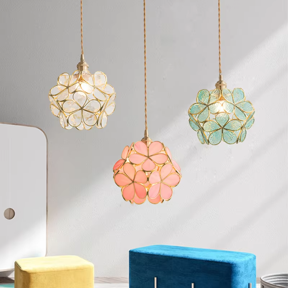 Retro light luxury petal spherical chandelier, golden metal petal frame + textured transparent glass panels + jute rope hanger, soft warm light with textured light and shadow, creating a warm artistic atmosphere.