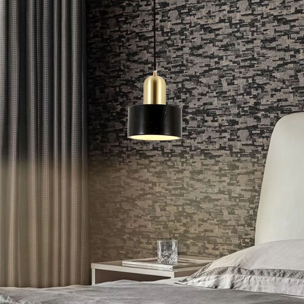 Modern light luxury three-head combination chandelier, featuring green marble texture lampshades and black metal lampshades with gold top design, providing soft and even light, used for lighting and decoration in dining tables, bars and other areas, suitable for modern minimalist, light luxury style home and commercial spaces