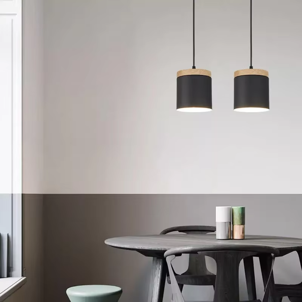 Minimalist black-wood cylindrical double-unit hanging lamp, black cylindrical lampshade + wooden top decoration + thin suspension rope, soft and uniform light, creating a simple natural home atmosphere.