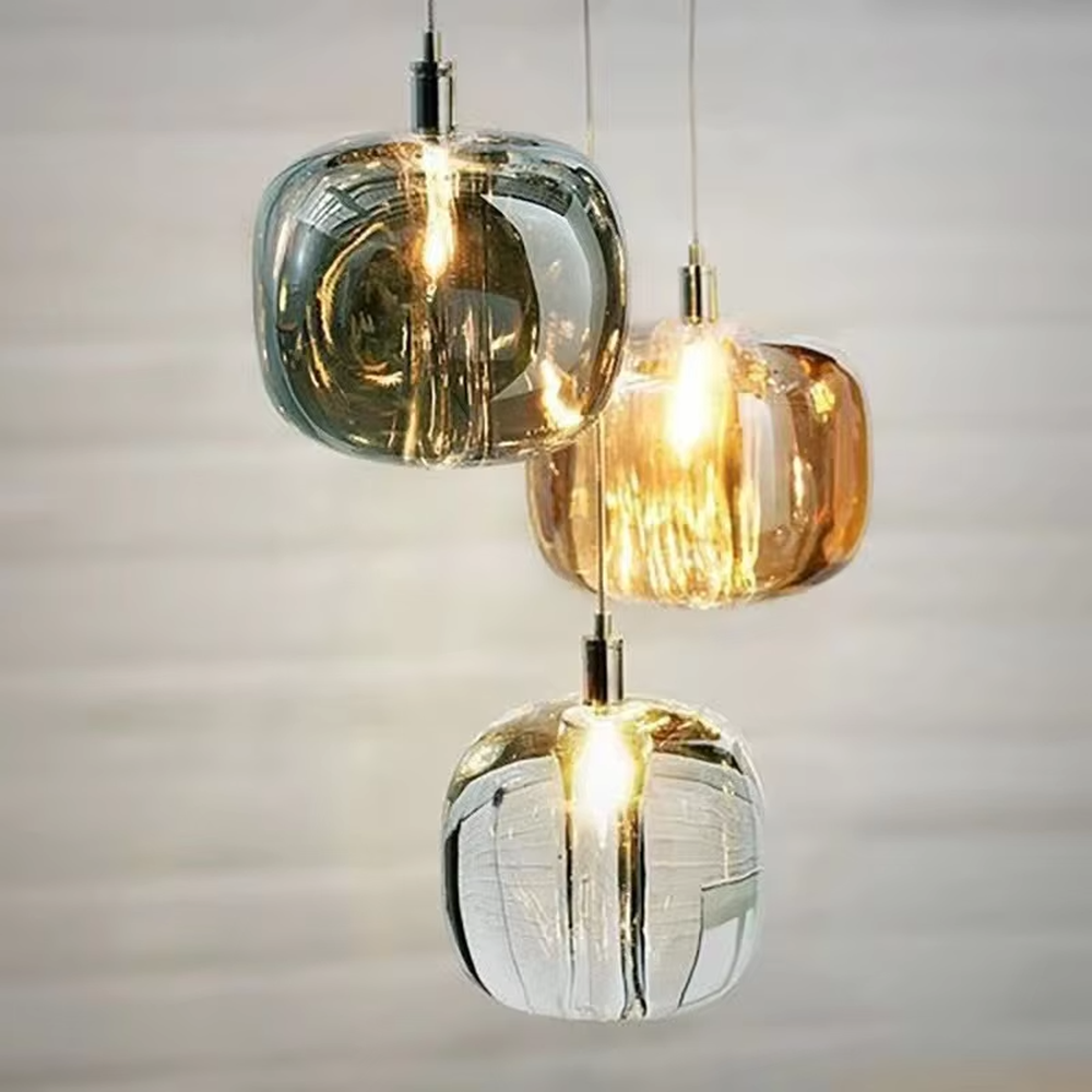 Light luxury multi-color textured glass ball combination hanging lamp, dark green/gold/silver textured glass balls + thin suspension ropes, warm light refracts a flexible texture, creating a light luxury artistic atmosphere.
