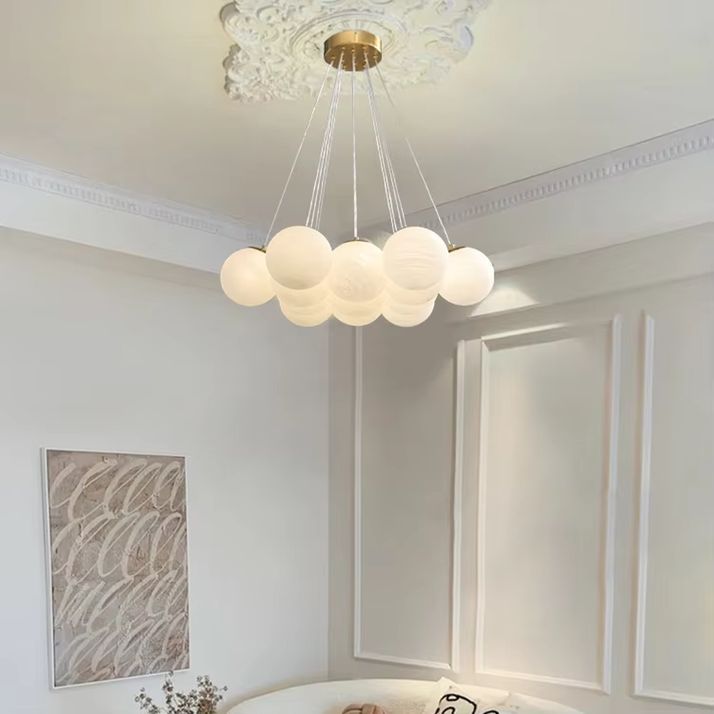 Light luxury cloud cluster glass ball chandelier (milk-white glass balls + gold wire frame), warm light effect, creating a soft and healing light luxury space atmosphere.