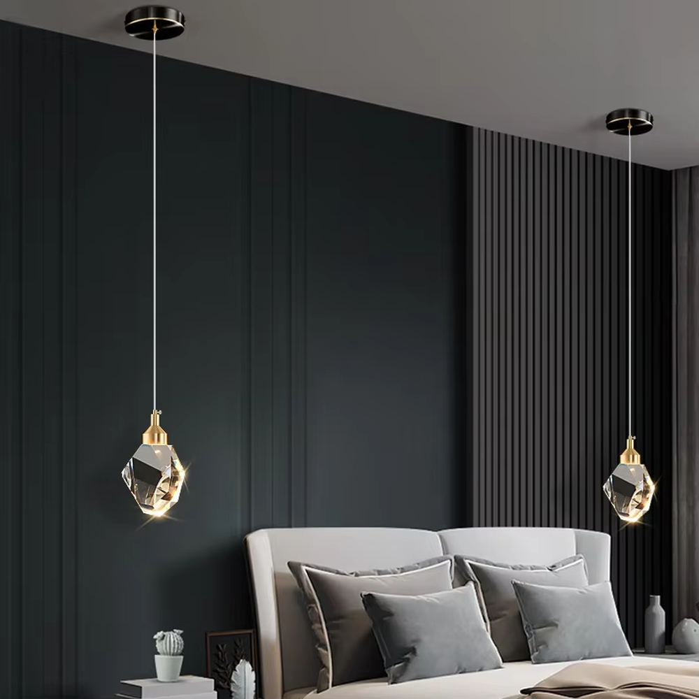 Light luxury modern 3-head cut crystal long-rod chandelier, golden long-rod ceiling mount + cut crystal balls (golden top) + warm light effect, creating an exquisite luxurious atmosphere in small spaces.