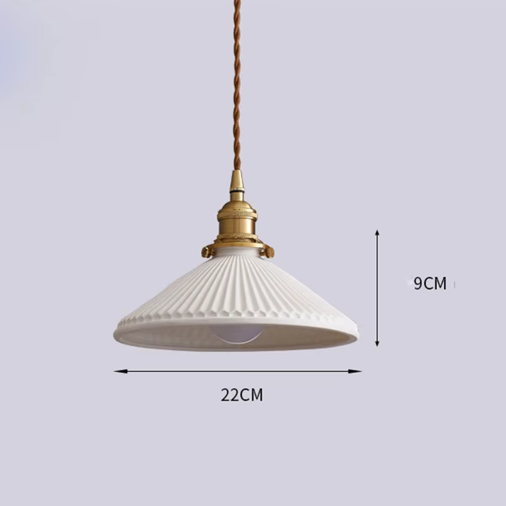 Vintage beige pleated lampshade golden lamp base combination hanging lamp, beige pleated glass lampshade + golden metal lamp base + thin suspension ropes, soft warm light, creating a vintage warm dining space atmosphere.