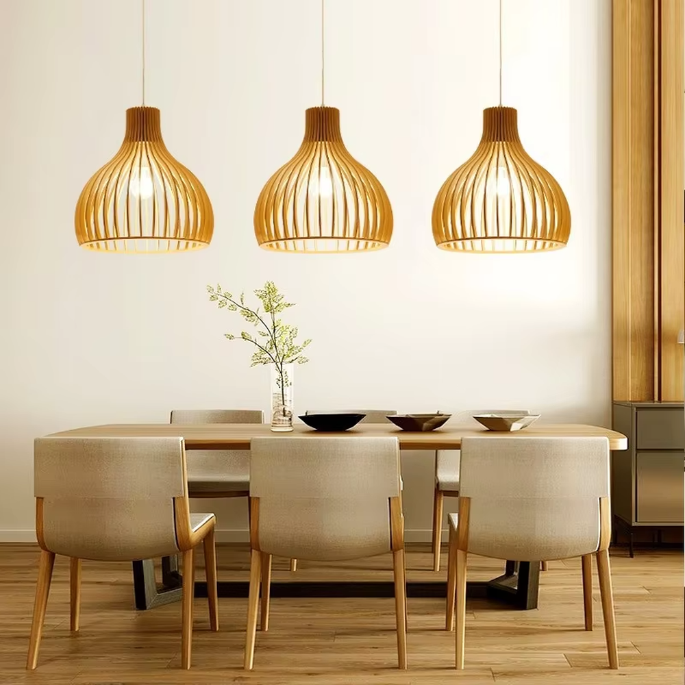 Natural-style multi-size striped wood (wood-like) spherical lampshade multi-head pendant light, warm light effect, creating a fresh and comfortable space atmosphere.