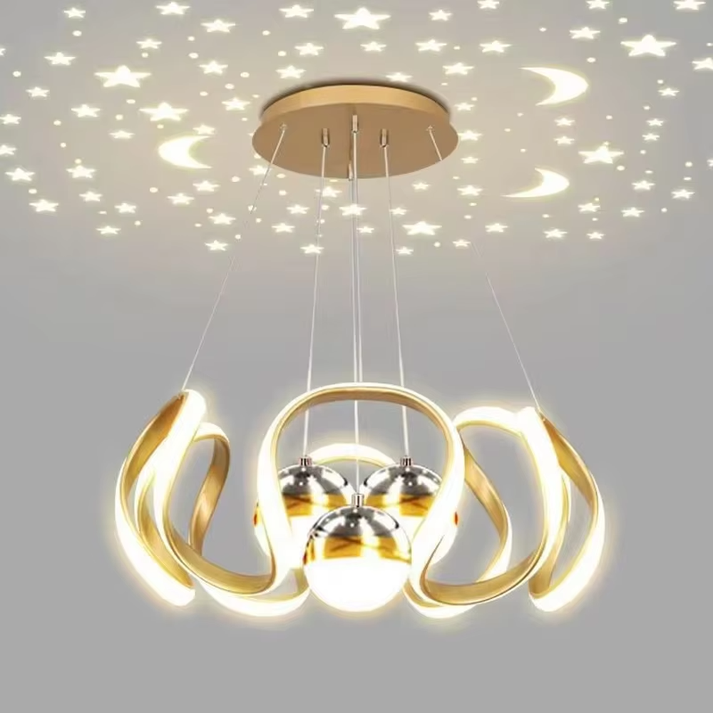 This is a childlike artistic golden starry sky projection chandelier, with golden curved light strips and starry sky decorated spherical lamps, which can project star and moon patterns onto the ceiling. The design is childlike and dreamy, with warm lighting. It is used for space lighting and atmosphere creation, suitable for children's rooms, modern-style bedrooms, childlike theme living rooms and other places.