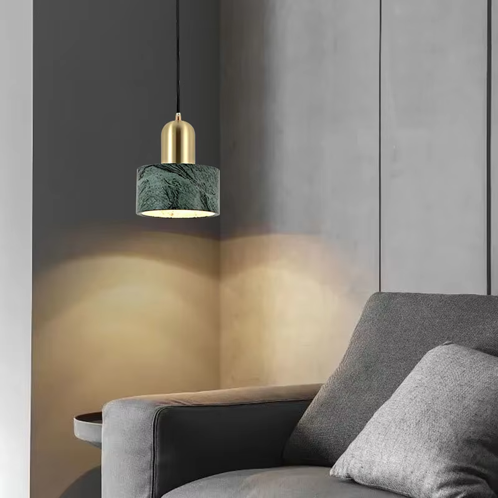 Modern light luxury three-head combination chandelier, featuring green marble texture lampshades and black metal lampshades with gold top design, providing soft and even light, used for lighting and decoration in dining tables, bars and other areas, suitable for modern minimalist, light luxury style home and commercial spaces