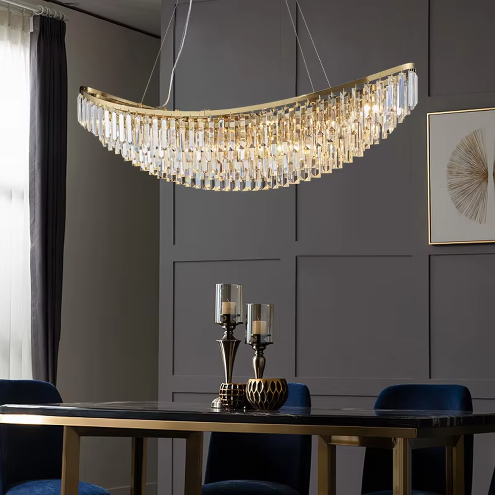 Light luxury golden curved long crystal chandelier, decorated with transparent crystal strips, brilliant and high-end lighting, creating a high-end light luxury atmosphere.