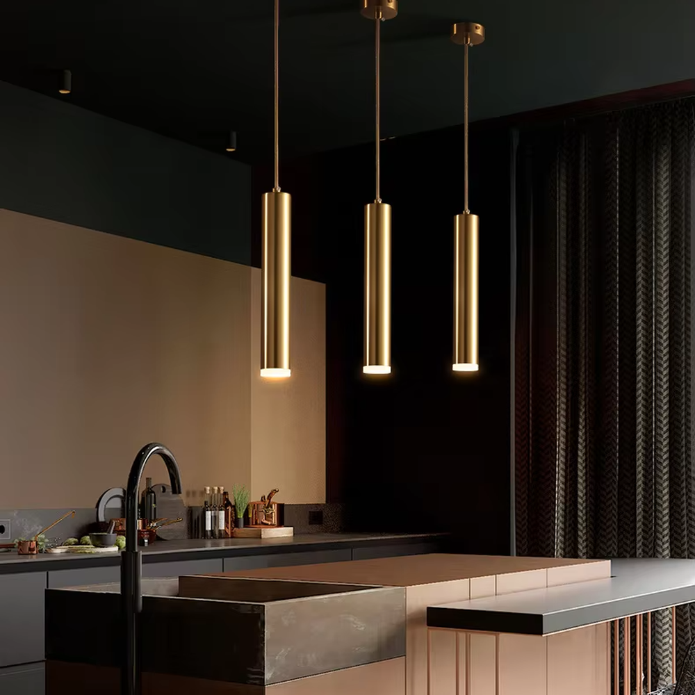 Light luxury golden cylindrical LED chandelier, minimalist cylindrical shape made of brass metal lamp body, pendant single-head/three-head layout, soft and atmospheric light, designed to enhance the light luxury and high-end atmosphere of spaces, suitable for restaurant bars, kitchen islands, light luxury homes and commercial spaces
