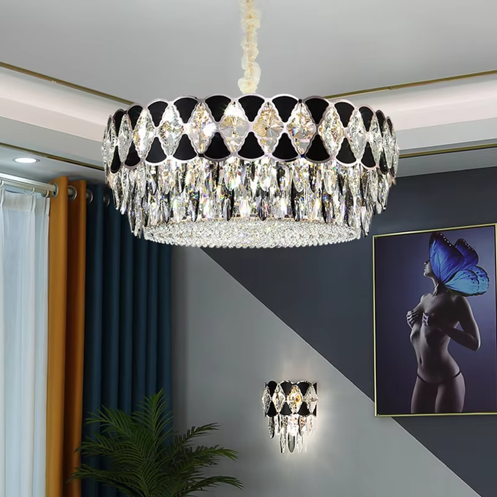 This is a light luxury and luxurious long strip chandelier, with black-silver diamond decorations on the upper layer and golden crystal pendants hanging on the lower layer. When lit, the light is brilliant and high-end, creating a high-end luxurious atmosphere.