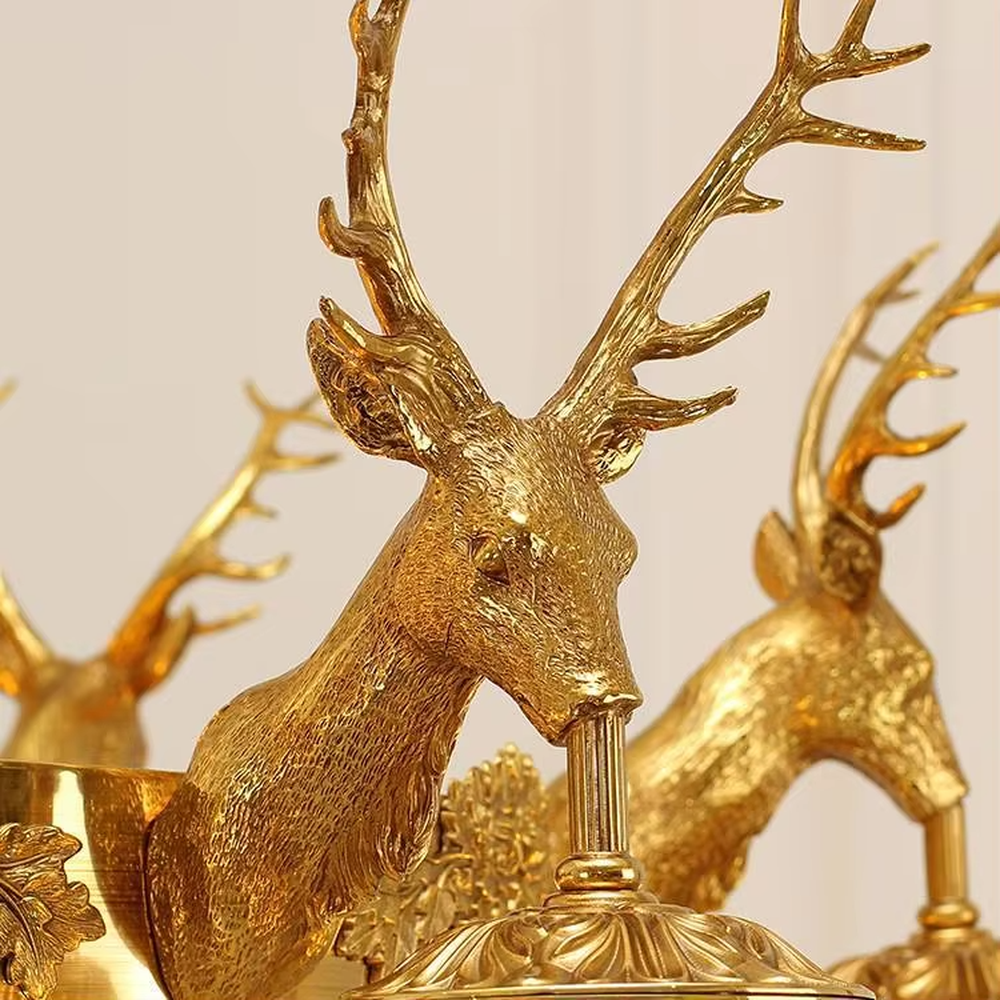 European palace-style golden deer-shaped crystal chandelier, warm light effect, creating a luxurious and elegant nature-themed space atmosphere.
