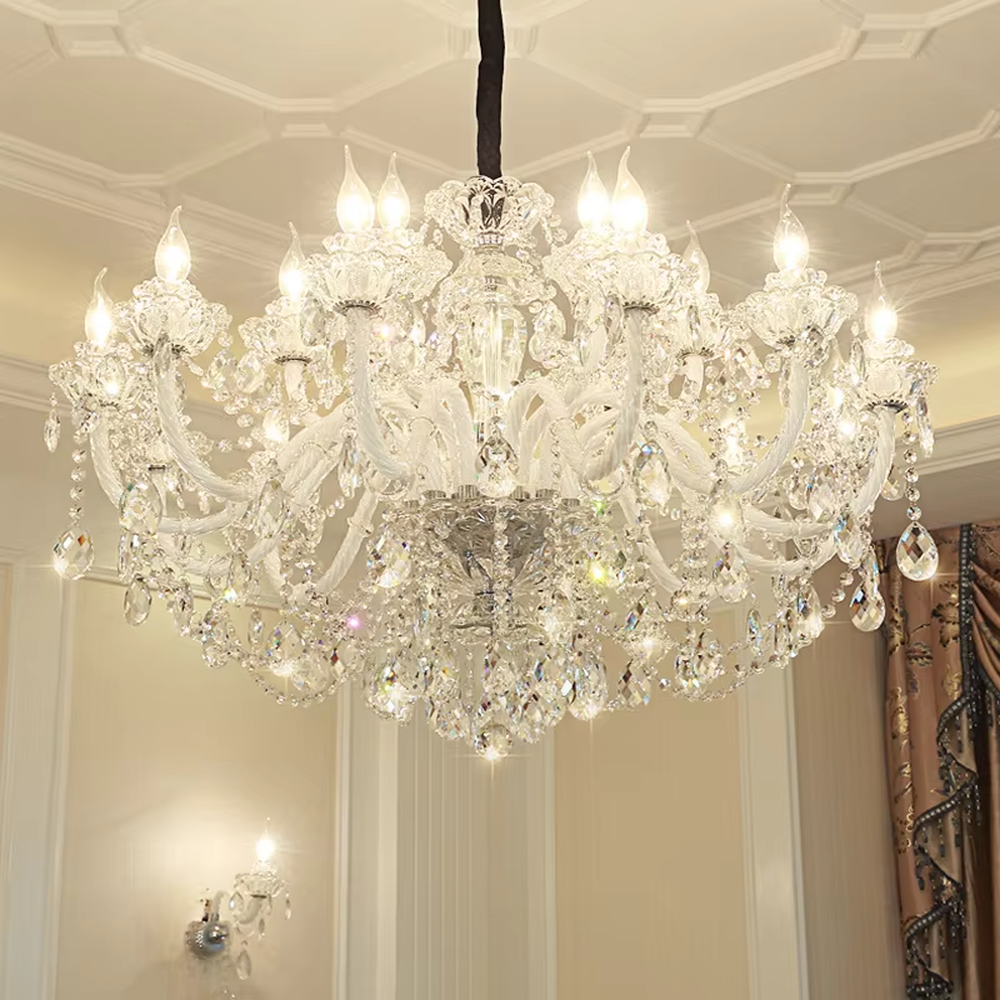 European palace-style fully transparent crystal chandelier, candle-shaped bulbs + crystal carvings + tassel design, brilliant warm light creates luxurious atmosphere.