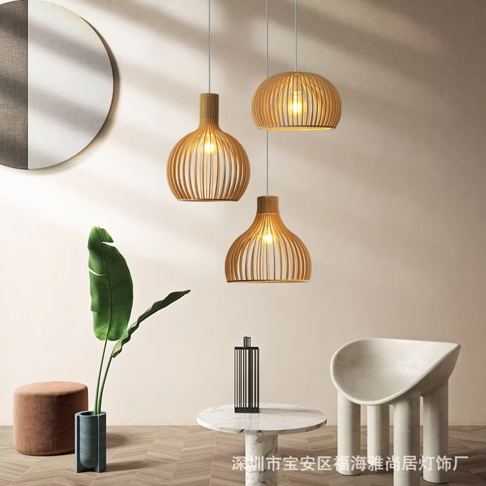 Natural-style multi-size striped wood (wood-like) spherical lampshade multi-head pendant light, warm light effect, creating a fresh and comfortable space atmosphere.