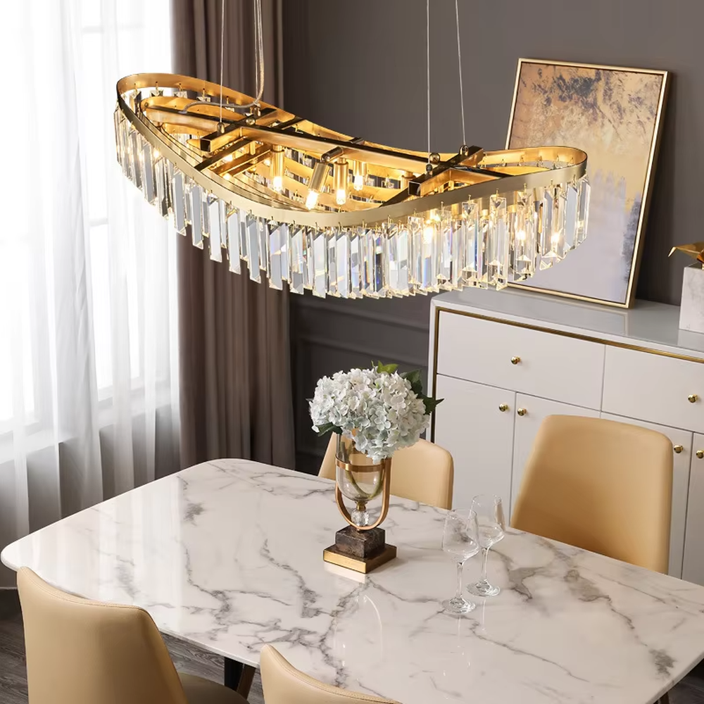 Light luxury golden curved long crystal chandelier, decorated with transparent crystal strips, brilliant and high-end lighting, creating a high-end light luxury atmosphere.