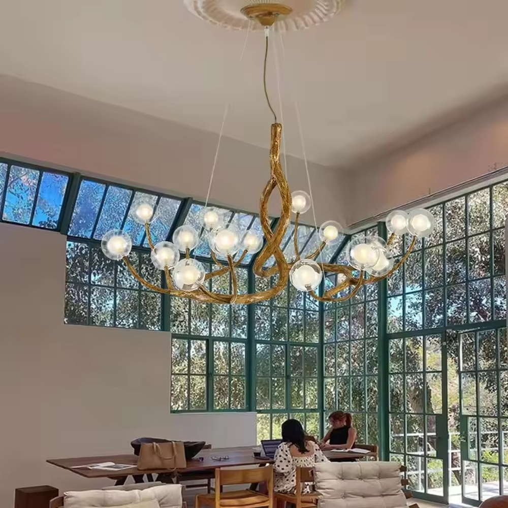 This is a luxury natural-style branch-shaped chandelier with golden metal branch-like brackets and multiple transparent spherical lampshades. It features a highly artistic design with a natural luxury ambiance. It is used for space lighting and decoration, creating a natural artistic visual focus. It is suitable for luxury-style home living rooms, art villa spaces, high-end music rooms and other places.