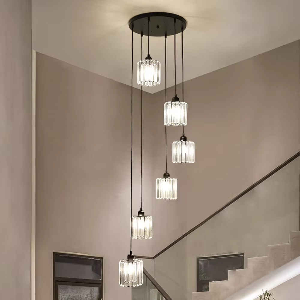 This is a luxury crystal multi-head chandelier with a golden top plate and multiple crystal square cylindrical lampshades, featuring a simple and grand design with luxury texture. It is used for space lighting and decoration, creating a luxurious and warm ambiance. It is suitable for loft-style double-height areas, luxury-style home living rooms, high-end apartment living areas and other places.